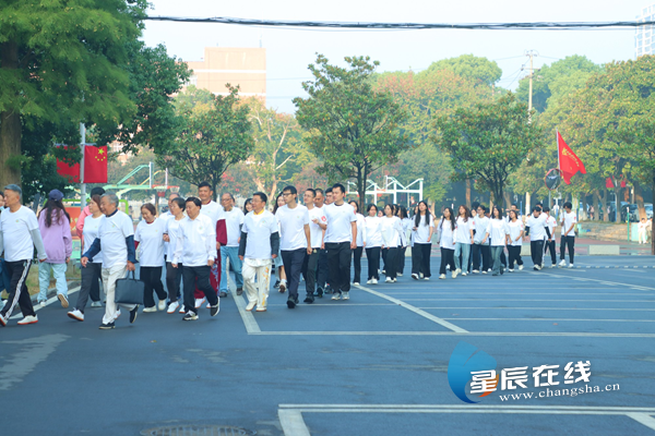 kaiyun湖南生物机电职院开展121周年校庆周健步行活动(图1)